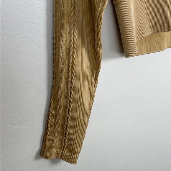 Aerie Ribbed Long Sleeve Crop Top. Size large. Like New - Picture 3 of 6